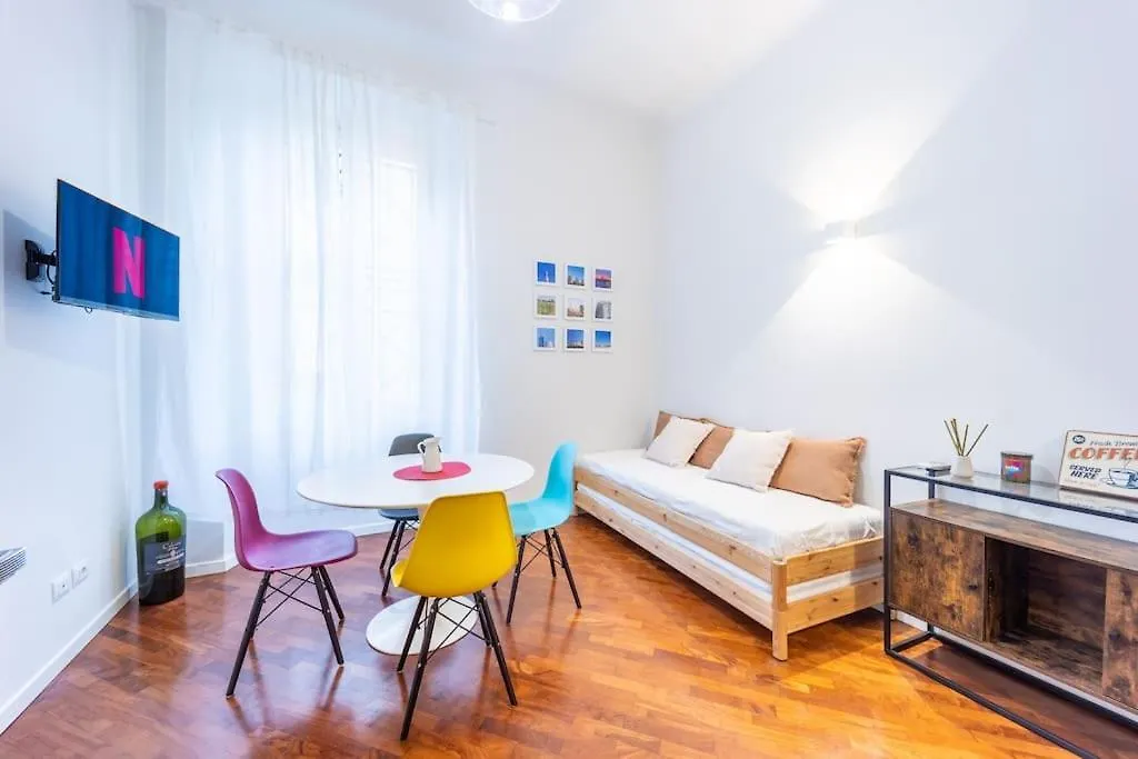Duomo-Garibaldi-Isola Self Check-In & Free Parking Apartment Milan 0*,  Italy